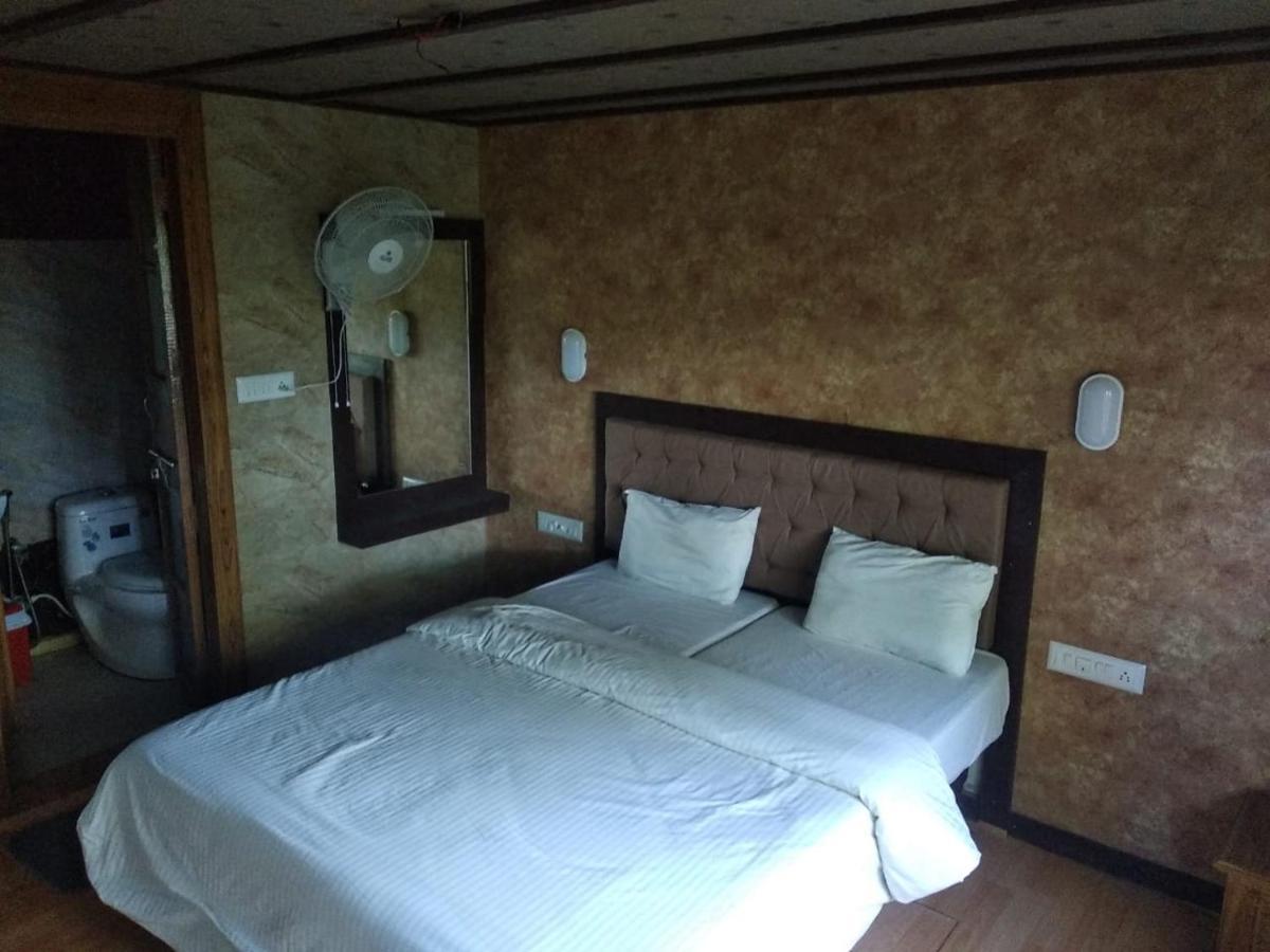 Friends Cruise, Nightstay Houseboat Alappuzha Exteriör bild