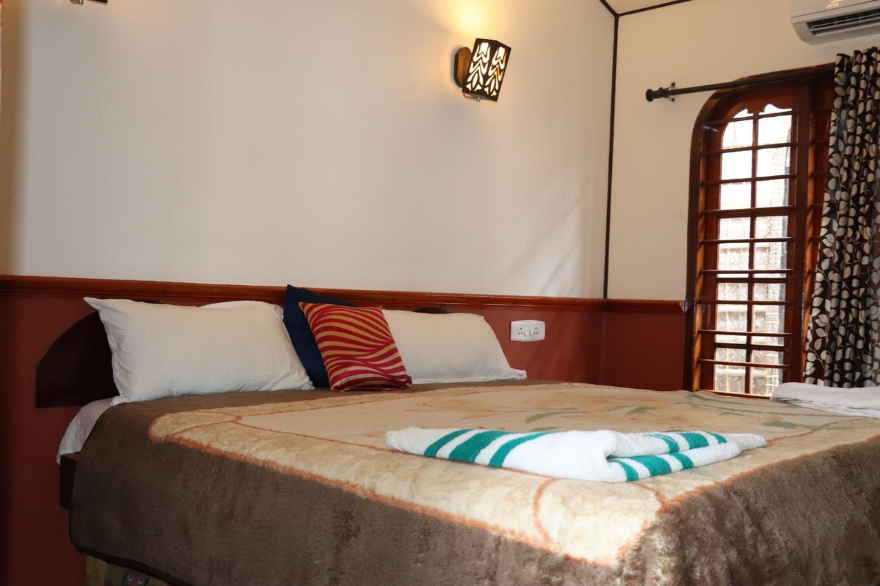 Friends Cruise, Nightstay Houseboat Alappuzha Exteriör bild