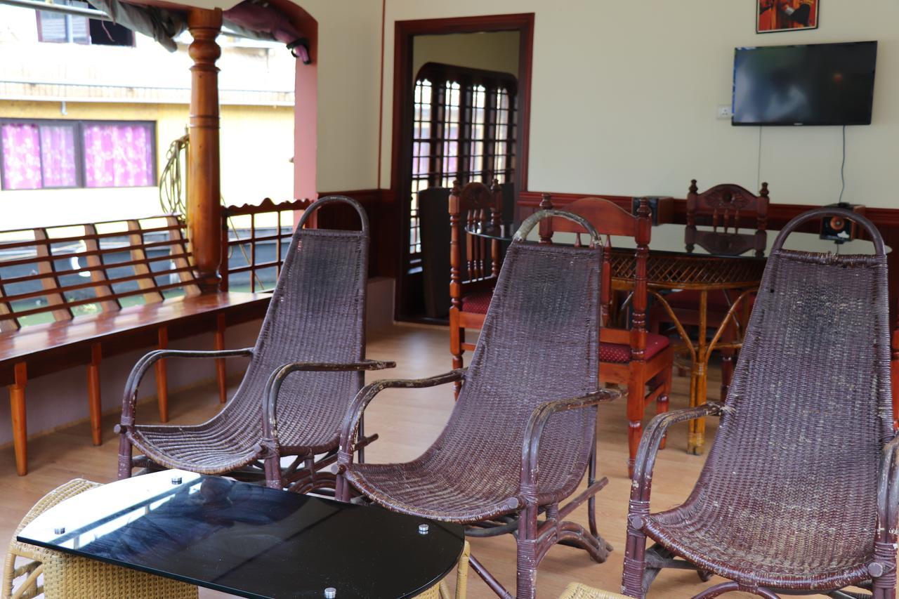 Friends Cruise, Nightstay Houseboat Alappuzha Exteriör bild