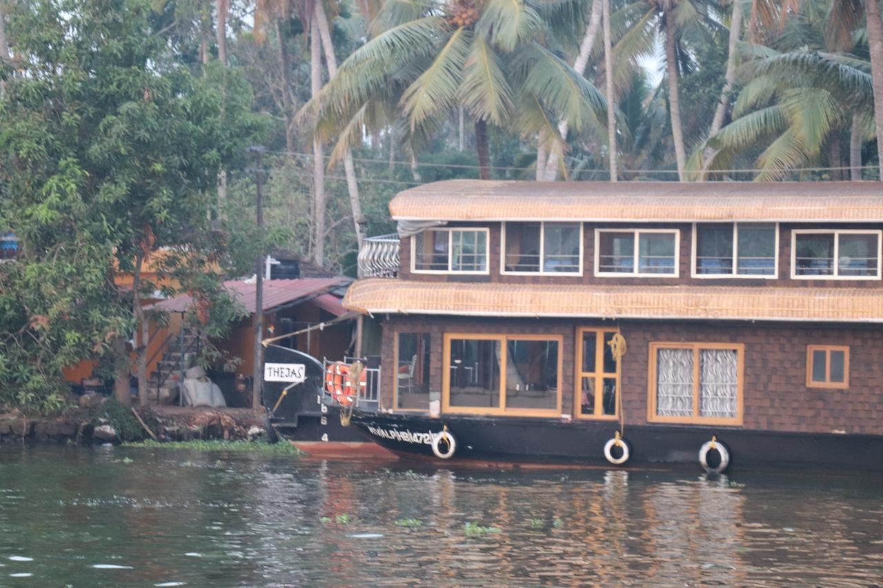 Friends Cruise, Nightstay Houseboat Alappuzha Exteriör bild