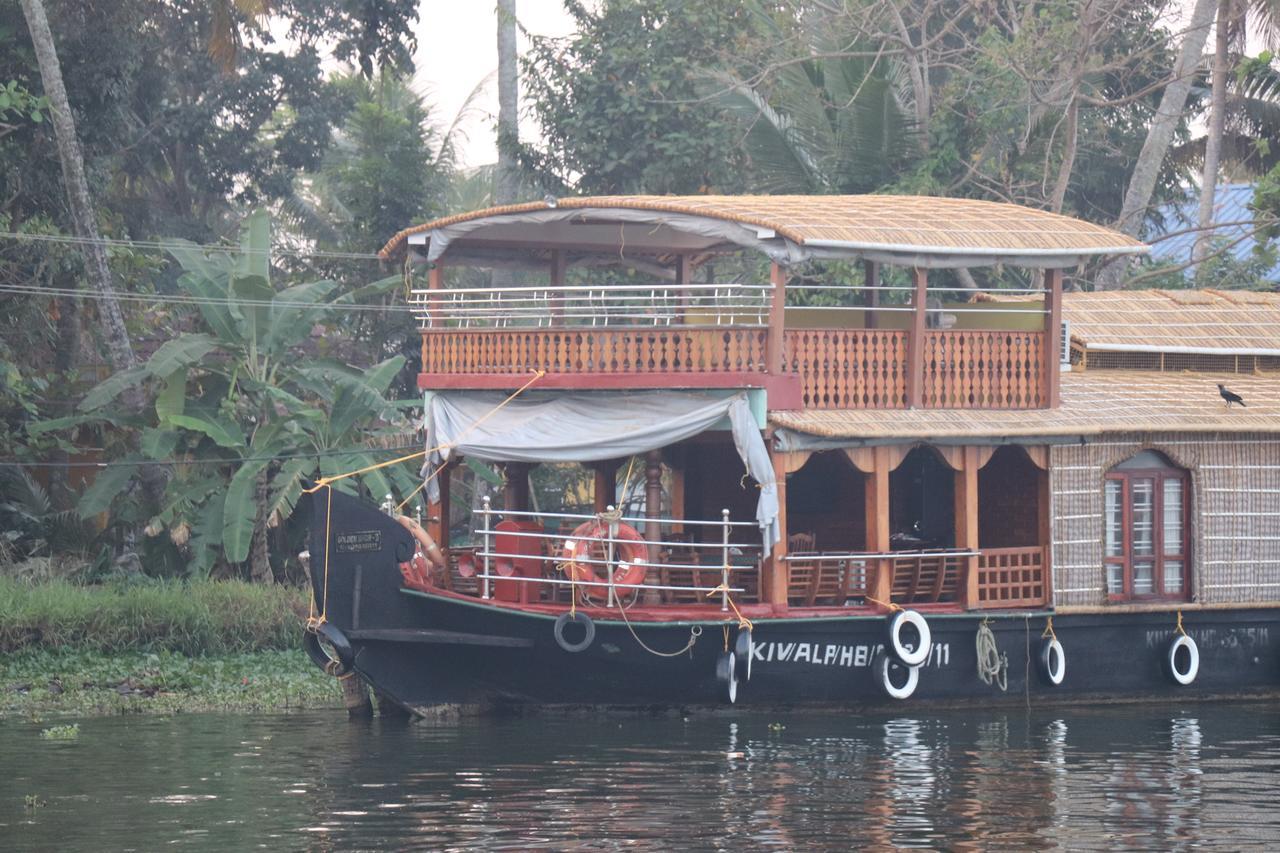 Friends Cruise, Nightstay Houseboat Alappuzha Exteriör bild