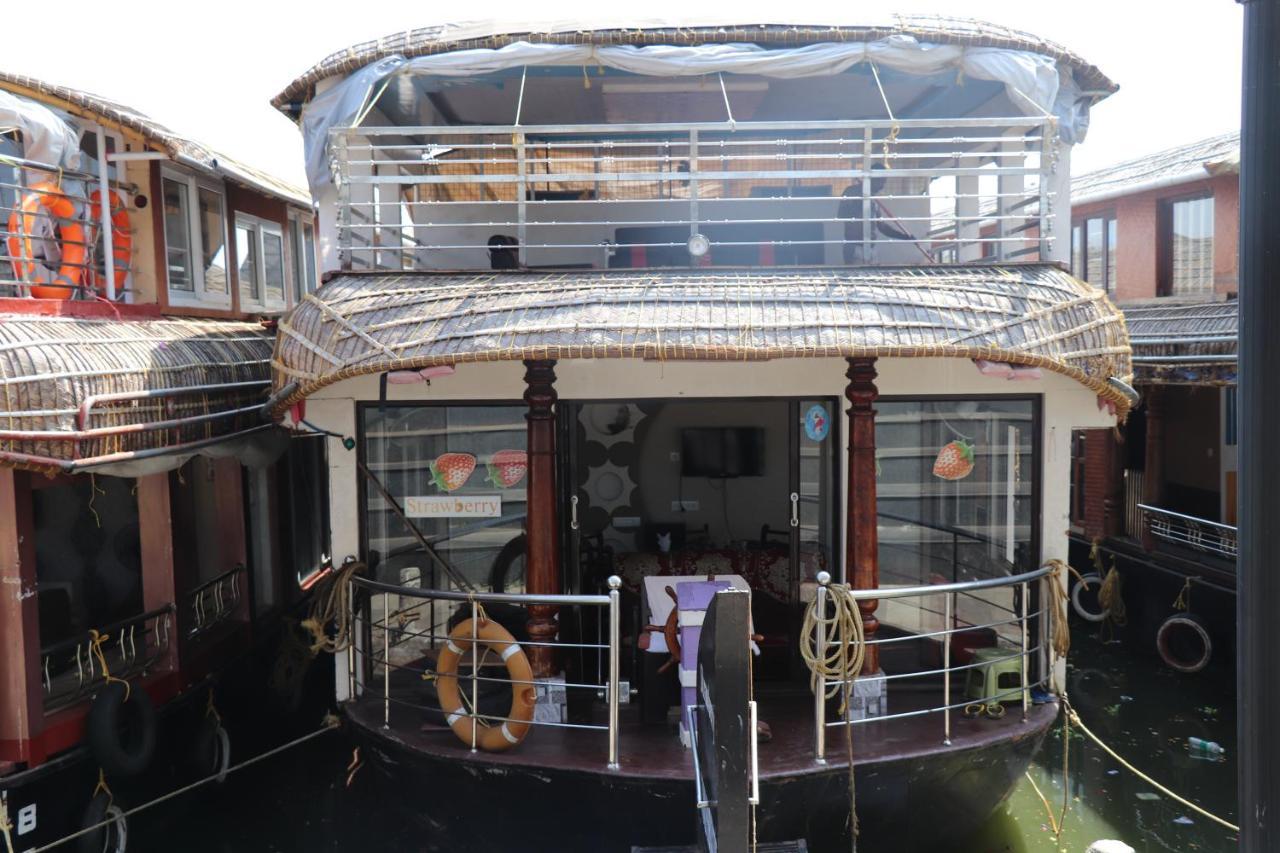 Friends Cruise, Nightstay Houseboat Alappuzha Exteriör bild