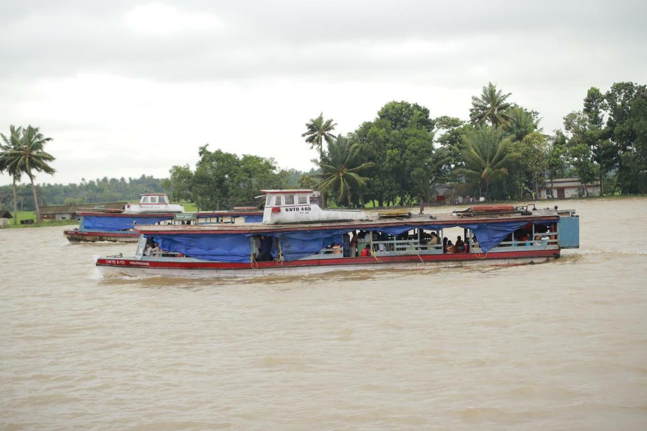 Friends Cruise, Nightstay Houseboat Alappuzha Exteriör bild