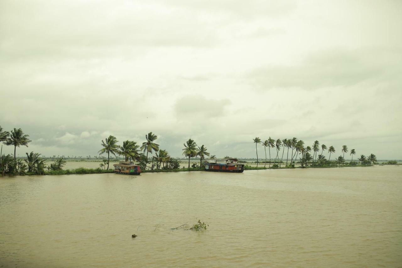 Friends Cruise, Nightstay Houseboat Alappuzha Exteriör bild