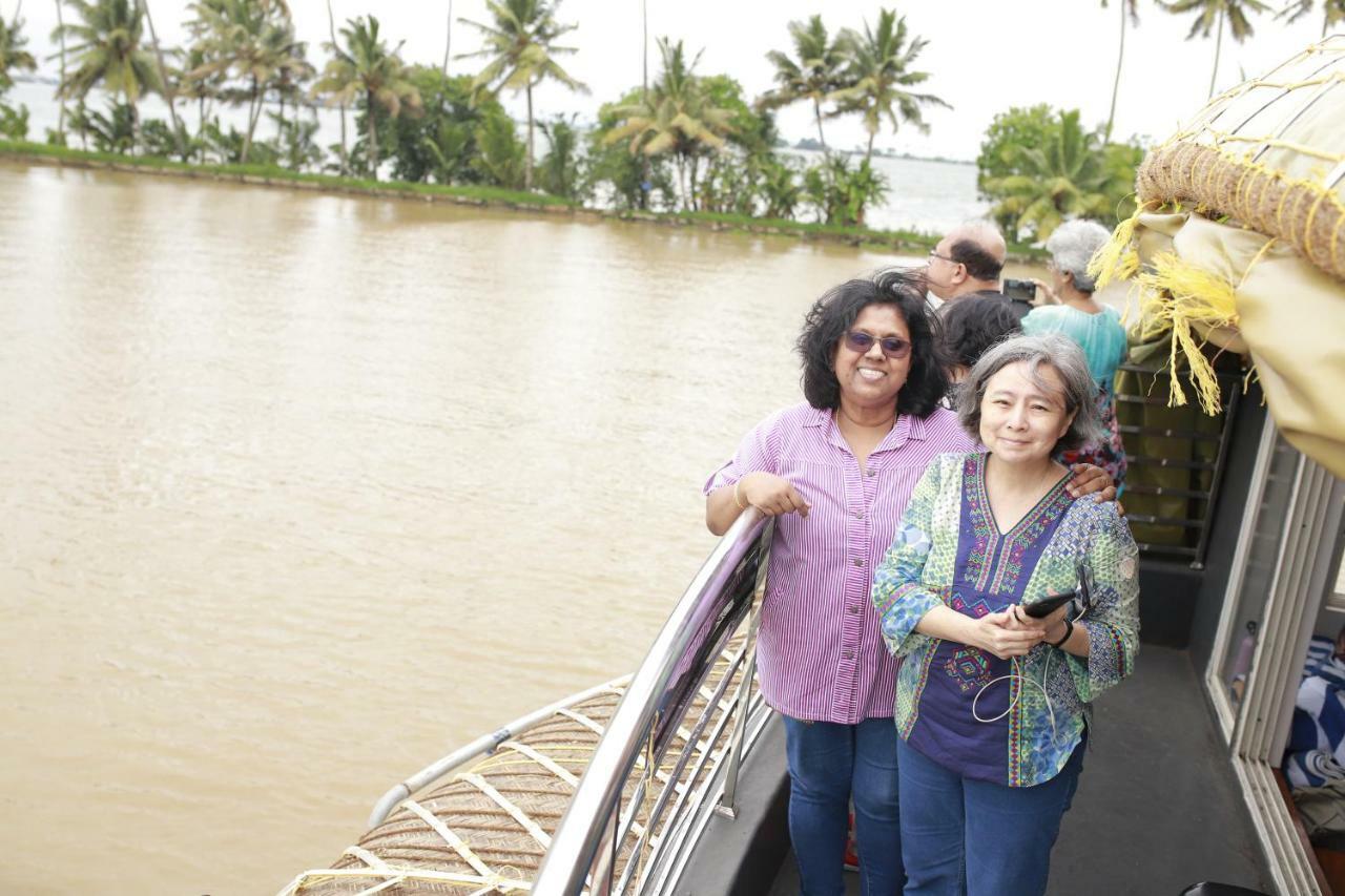 Friends Cruise, Nightstay Houseboat Alappuzha Exteriör bild